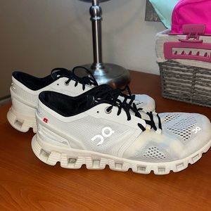 Women’s on cloud tennis shoes